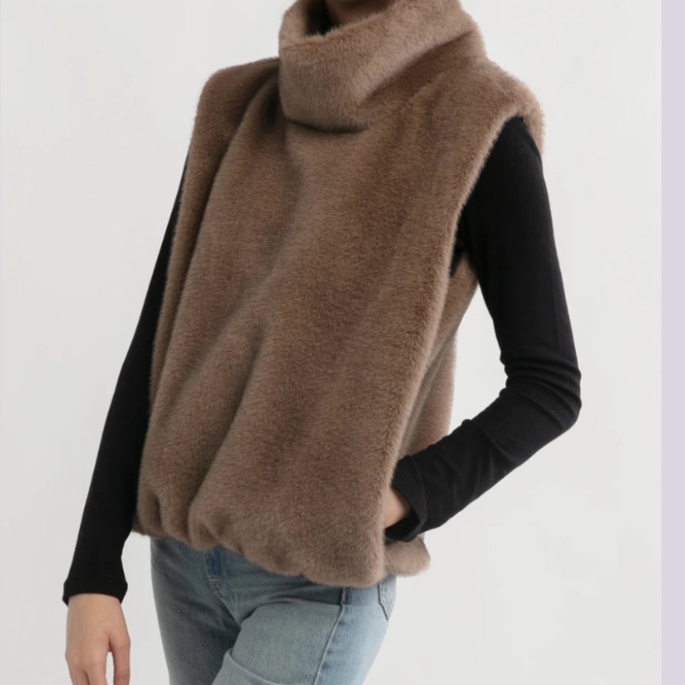 Look by M New York faux fur turtle vest, Taupe, New with tags